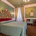 Giorgione Otel Venedik